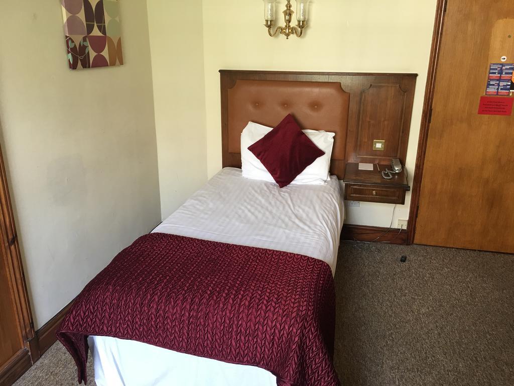 The Rutland Arms Hotel Newmarket  Oda fotoğraf